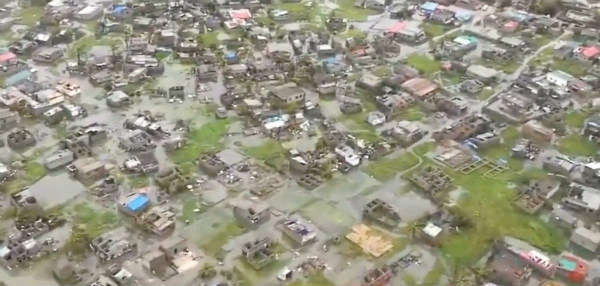 Cảnh quay trực thăng cho thấy lũ lụt và thiệt hại sau bão Idai ở Beira, Mozambique vào ngày 17/3/2019