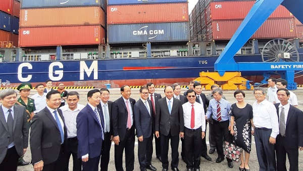 Thủ tướng Nguyễn Xuân Phúc cùng lãnh đạo các bộ, ban, ngành tham gia khởi công dự án đầu tư xây dựng bến cảng 5 vạn tấn tại Chu Lai, Quảng Nam