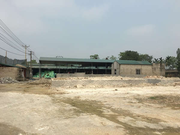 Cơ sở sản xuất hạt nhựa nằm trên đất được HTX đá Đồng Thắng thuê làm xưởng sản xuất chế biến đá.