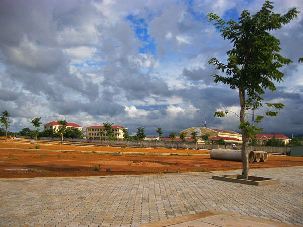 Đô thị Núi Thành, tỉnh Quảng Nam có phạm vi ranh giới quy hoạch xây dựng là toàn bộ địa giới hành chính huyện Núi Thành