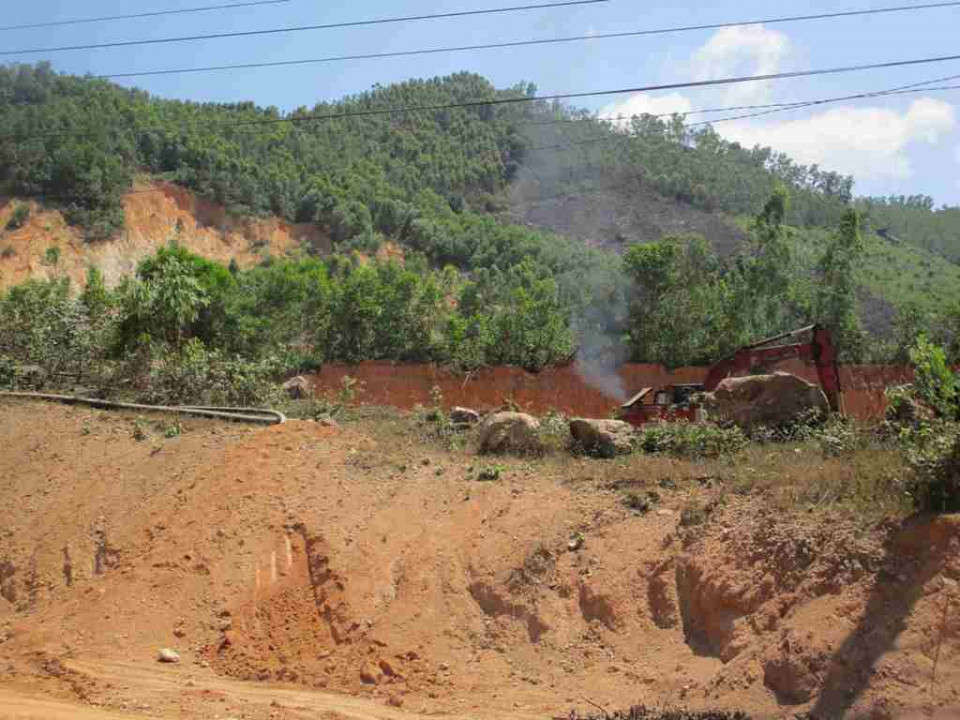 Đất tại xã Phước Mỹ, thành phố Quy Nhơn bị khai thác tan hoang 