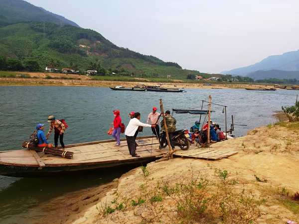 3. Bến đò “dứa” nơi tập trung thu mua dứa đã được tỉnh Quảng Nam đầu tư xây 1 cây cầu giúp người dân giao thương thuận lợi