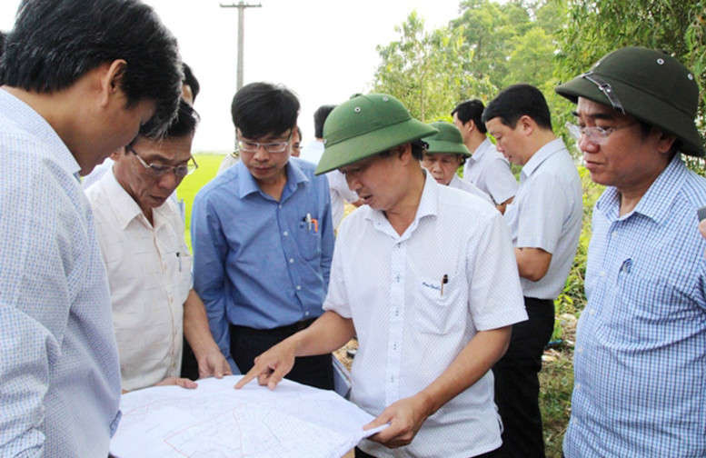 Lãnh đạo tỉnh Thừa Thiên Huế thị sát nguồn quỹ đất để mở rộng Cảng Phú Bài