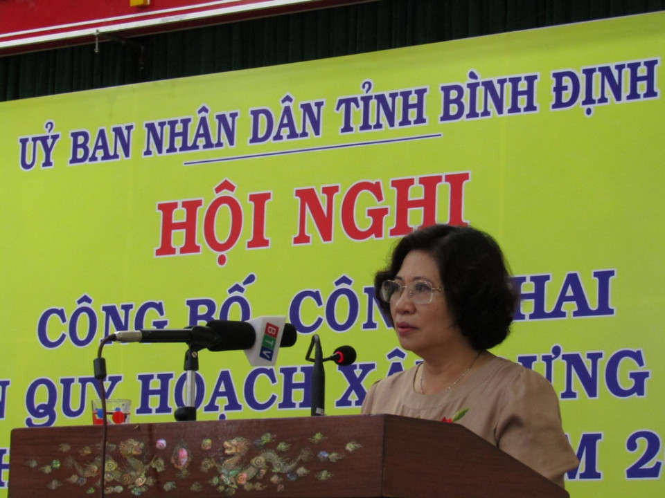 Thứ trưởng Bộ Xây dựng Phan Thị Mỹ Linh công bố Quyết định số 1672 ngày 30/11/2018 của Thủ tướng Chính phủ phê duyệt đồ án Quy hoạch vùng tỉnh Bình Định đến năm 2035