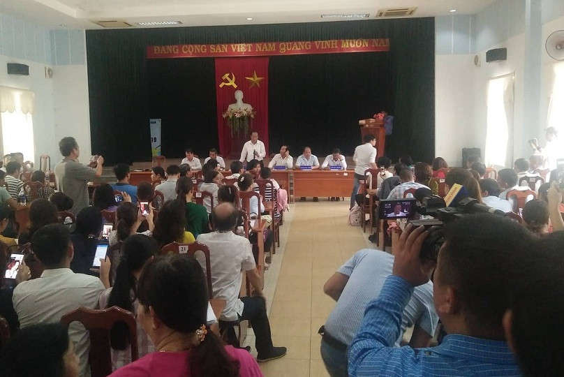 Ông Đinh Văn Thu, Chủ tịch UBND tỉnh Quảng Nam đề nghị, người dân không nên tập trung đông chốn công sở một cách đột xuất như vậy
