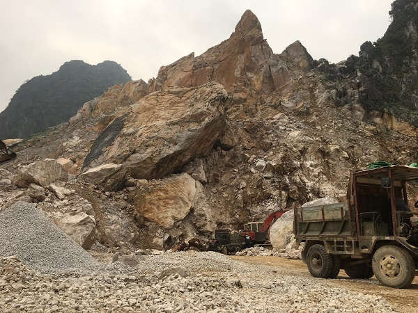 Công ty Đồng Thắng khai thác đá không đúng thiết kế mỏ, nguy cơ tiềm ẩn đến an toàn lao động là rất cao.