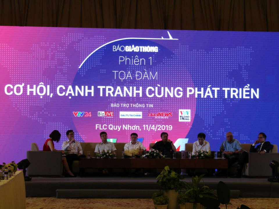 Khách mời thảo luận về những cơ hội và thách thức hiện nay của hàng không Việt Nam