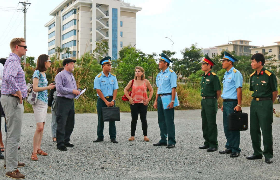 Đoàn trợ lý Nghị sỹ Hoa Kỳ đến thăm khu xử lý dioxin sân bay Đà Nẵng