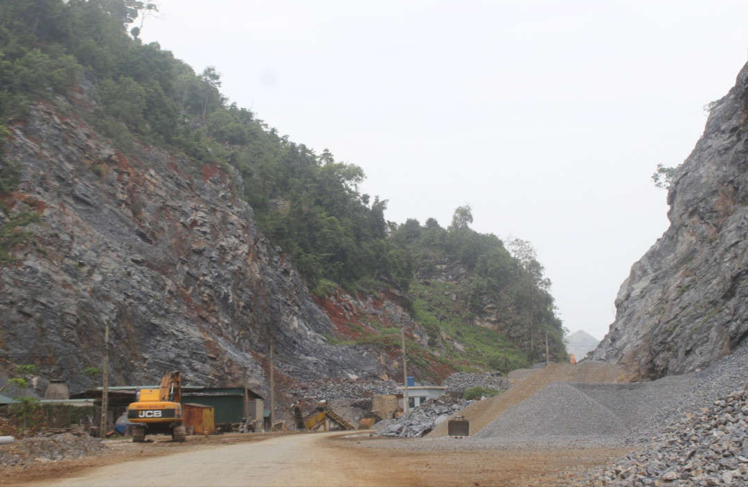Huyện Tủa Chùa có 3 điểm mỏ được UBND tỉnh Điện Biên cấp giấy phép khai thác đá vôi làm vật liệu xây dựng thông thường