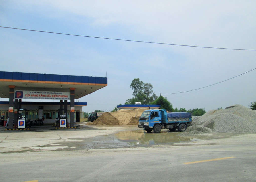 Cửa hàng xăng dầu Điện Phương thuộc thôn Thanh Chiêm 2, xã Điện Phương mở thêm bãi tập kết kinh doanh VLXD