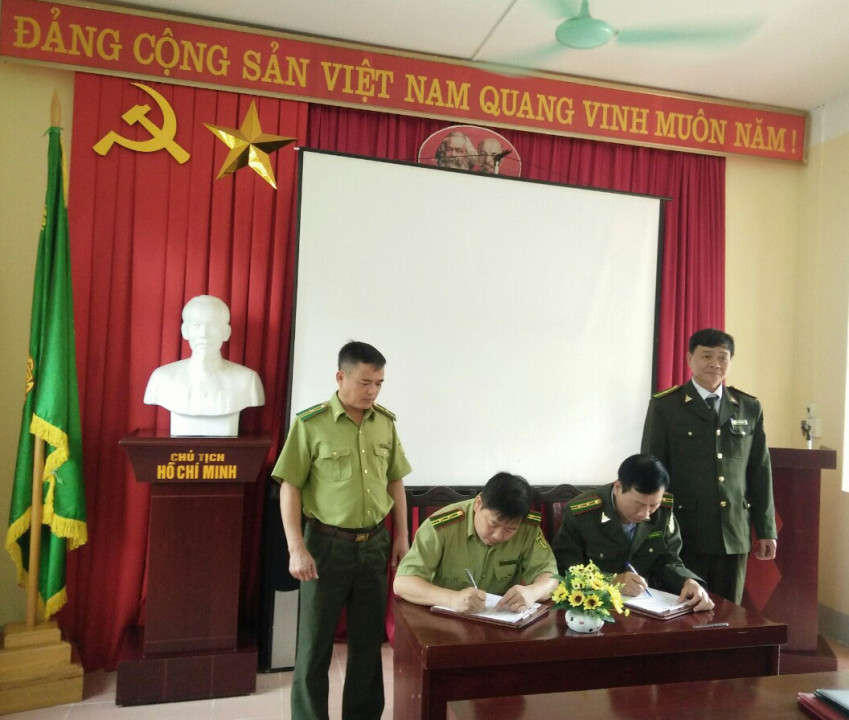 Hạt Kiểm lâm huyện Than Uên ký kết Kế hoạch tuần tra, kiểm tra rừng giáp ranh với Hạt Kiểm lâm Khu BTTN HL Văn Bàn