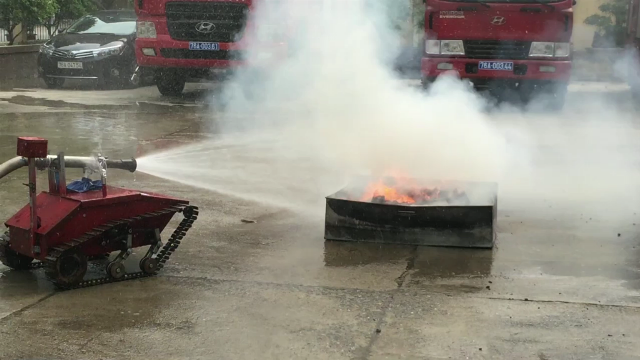 Robot cứu hỏa tiến hành thực nghiệm tại Phòng Cảnh sát PCCC tỉnh Quảng Ngãi và bước đầu cho thấy đây là sản phẩm khá hữu ích trong công tác phục vụ chữa cháy