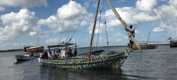 FlipFlopi dhow, một chiếc thuyền buồm truyền thống dài 9m được làm từ 10 tấn nhựa bỏ đi là chiếc thuyền đầu tiên khởi động chuyến thám hiểm thế giới vào ngày 24/1/2018