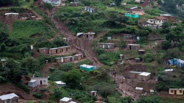 Những ngôi nhà bị hư hại sau trận lụt do mưa lớn ở Marianhill, Nam Phi vào ngày 23/4/2019. Ảnh: Rogan Ward
