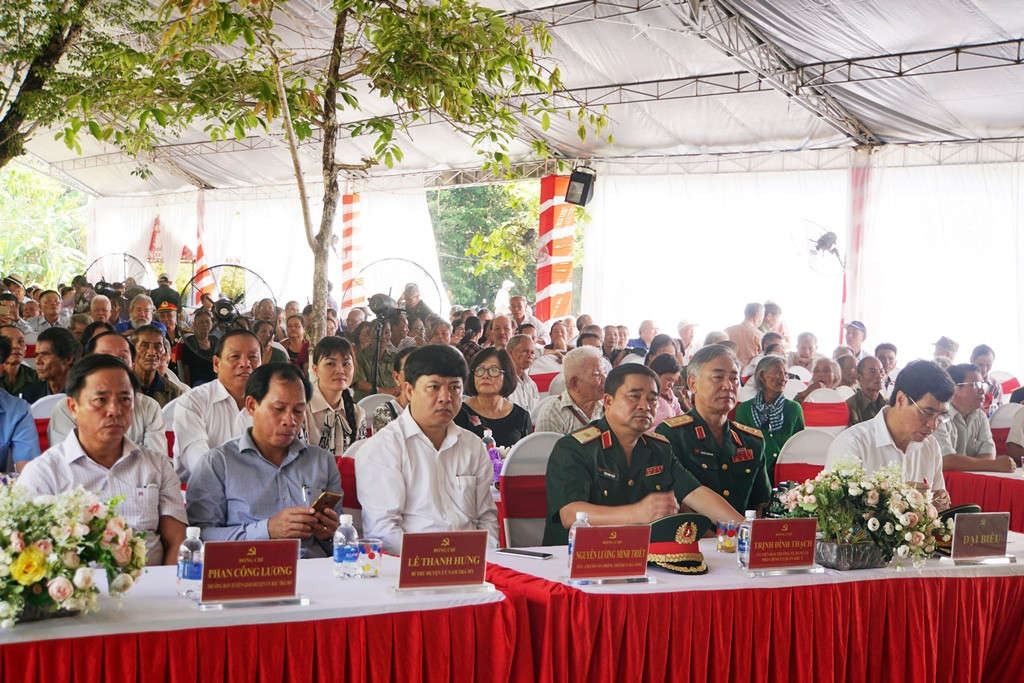 Đông đảo đại biểu, cựu binh và người dân về dự lễ khánh thành 