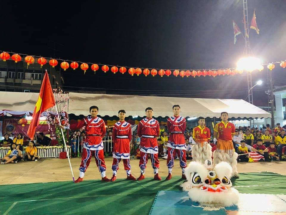 Đội Lân Sư Rồng Dinh Trấn Võ Hào Dũng (Quảng Nam) tham dự cuộc thi múa Lân Quốc tế năm 2019 tại Thái Lan ở nội dung Mai hoa thung