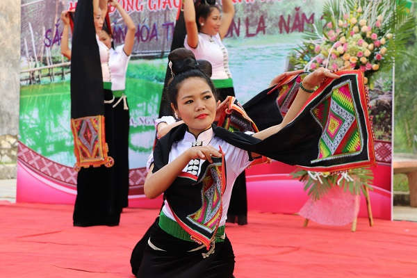 Chiếc khăn piêu - Nét văn hóa đặc trưng của người Thái Sơn La