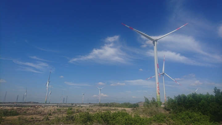 Sau khi hoàn tất giai đoạn 1, nhà máy điện gió Trung Nam gồm 17 trụ (trụ cao 84.6m, đường kính cánh 103m), công suất 39.95 MW, đạt sản lượng khai thác 110 triệu kWh/năm