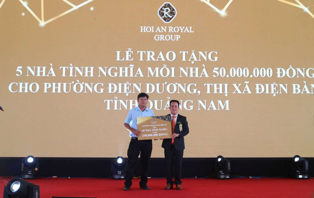 Tập đoàn Hoàng Gia Hội An trao tặng 05 căn nhà tình nghĩa cho phường Điện Dương, thị xã Điện Bàn, tỉnh Quảng Nam