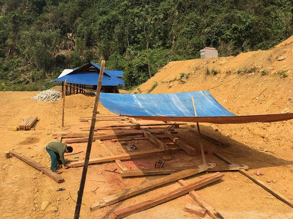 Khu vực Cửa Lao, xã Mường Bang, người dân đang dựng nhà cửa để ổn định đời sống sau thiên tai