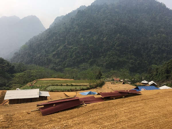 Khu vực Cửa Lao, xã Mường Bang, người dân đang dựng nhà cửa để ổn định đời sống sau thiên tai