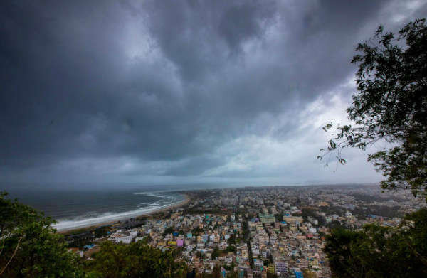 Những đám mây xuất hiện trước cơn bão Fani ở Visakhapatnam, Ấn Độ  vào ngày 1/5/2019. Ảnh: Reuters / Stringer