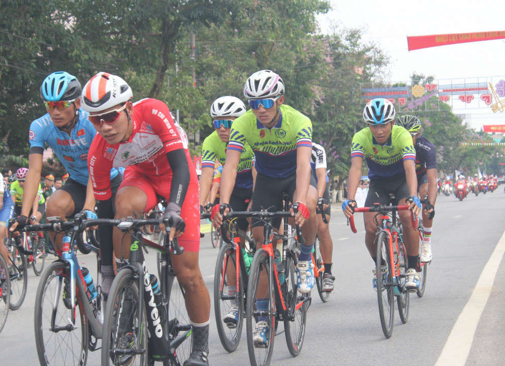 Chặng đua thứ 4, giải đua xe đạp 'Về Điện Biên Phủ năm 2019 - Cúp báo Quân đội nhân dân' diễn ra tại TP. Điện Biên Phủ.
