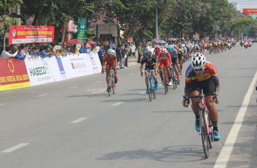 Giải đấu diễn ra với bốn chặng thi đấu có tổng chiều dài đường đua gần 500km.