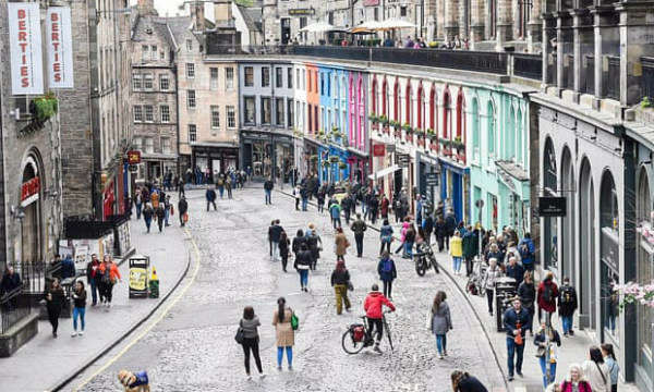 Phố Victoria, Edinburgh, Anh trong sự kiện Đường phố Mở đầu tiên. Ảnh: Hội đồng thành phố Edinburgh