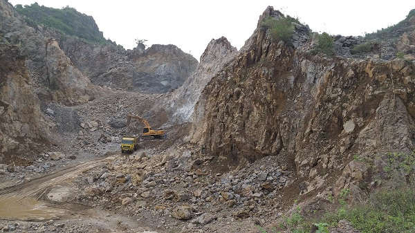 Cty CP XD Văn Sơn, huyện Quỳnh Lưu vừa bị xử phạt 60 triệu đồng vì khai thác đá sai thiết kế được phê duyệt