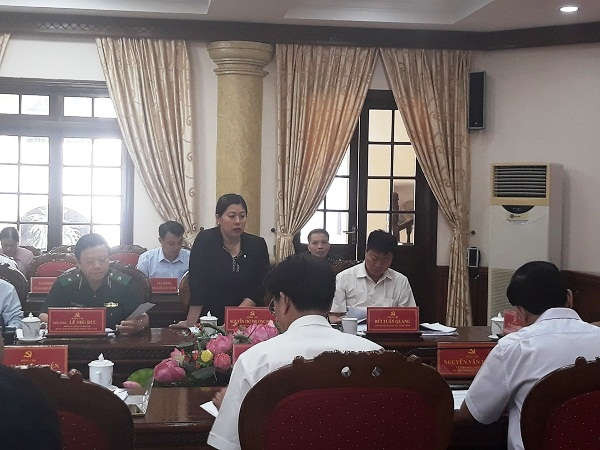 Bà Nguyễn Thị Phương Hóa, thứ trưởng Bộ Tài nguyên và Môi trường phát biểu tại buổi làm việc.