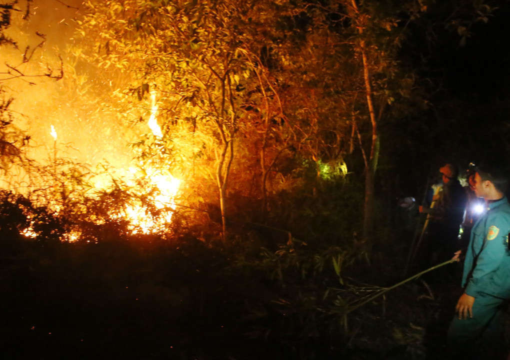 Huyện Điện Biên chỉ đạo các địa phương huy động tối đa lực lượng tại chỗ, chỉ huy điều hành chữa cháy rừng theo phương châm “4 tại chỗ”.