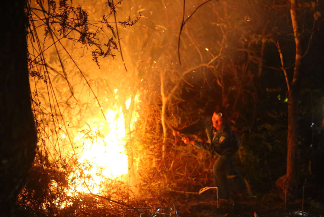 Nắng nóng kéo dài trong thời gian qua đã khiến nhiều vụ cháy rừng xảy ra trên địa bàn huyện Điện Biên