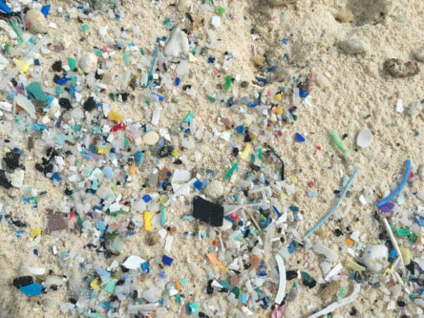 Vi nhựa trên các bãi biển của Đảo Nam của Quần đảo Coco (Keeling). Ảnh: Cara Ratajczak