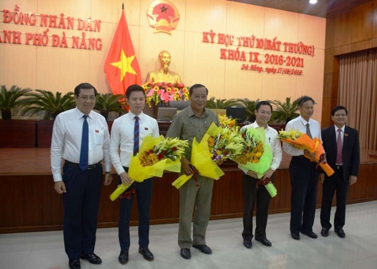 HĐND TP. Đà Nẵng tặng hoa cho các đại biểu miễn nhiệm lần này