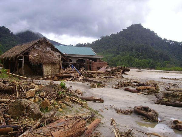 Hình ảnh tan hoang sau trận lũ quét kinh hoàng ở xã Nâm Giải (huyện Quế Phong) cướp đi sinh mạng của 17 người vào năm 2007