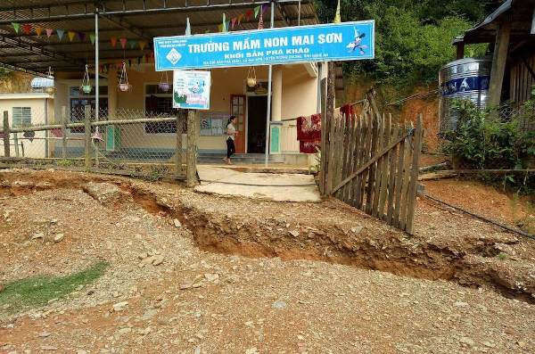 Trường mầm non Mai Sơn (huyện Tương Dương) phải di dời do vết nứt lớn