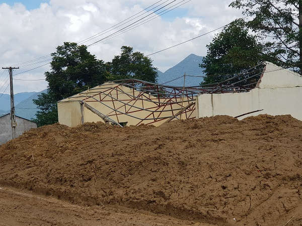 Hàng trăm ngôi nhà ở huyện Mường Lát ( Thanh Hóa) đã bị đất, đá vùi lấp