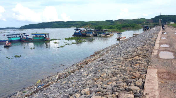Hà Nội xóa bỏ một số vị trí xung yếu ở 156 kè hộ bờ phòng chống lụt bão