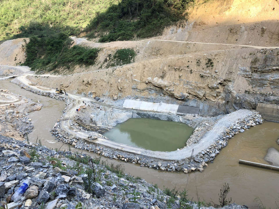 Địa điểm Ban quản lý thủy điện Pa Ke thuộc Chi nhánh Công ty CP Sông Đà 9 đã khai thác khoán sản làm vật liệu xây dựng khi chưa có hồ sơ phát lý.