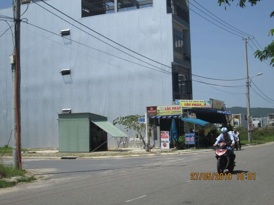 Điểm kinh doanh bất động sản trong nhà Lộc Phát trên trục đường Hoàng Trung Thông thuộc địa bàn phường Hòa Minh 