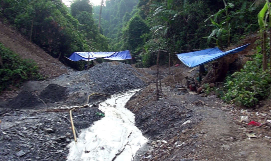 Một điểm khai thác vàng trái phép bị lực lượng chức năng phát hiện tại huyện Nam Giang