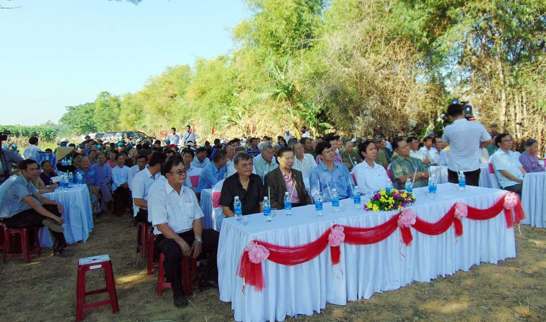 Các đại biểu dự Lễ khởi công xây dựng Khu di tích trận đánh 7 liệt sĩ Điện Nam