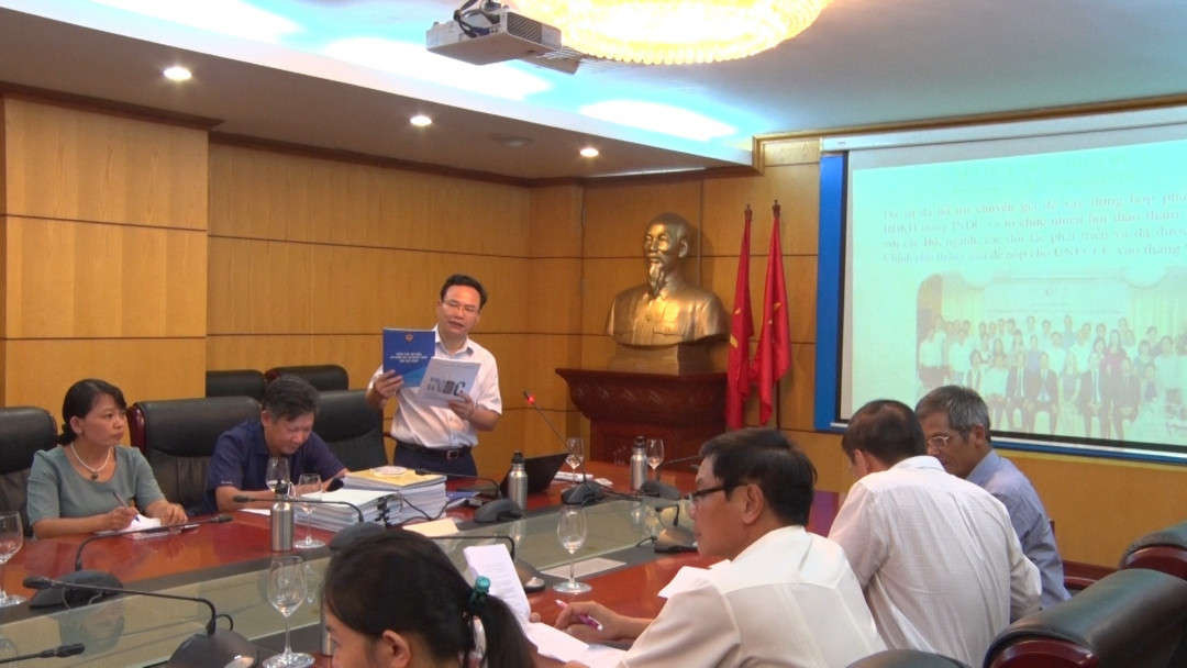 Phó Cục trưởng Cục BĐKH Phạm Văn Tấn báo cáo kết quả Dự án