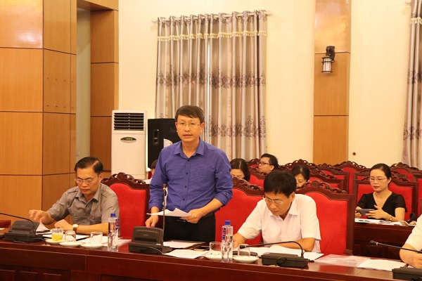 Ông Nguyễn Văn Chiến, Phó Giám đốc Sở Giáo dục và Đào tạo tỉnh Sơn La báo cáo về công tác chuẩn bị thi.