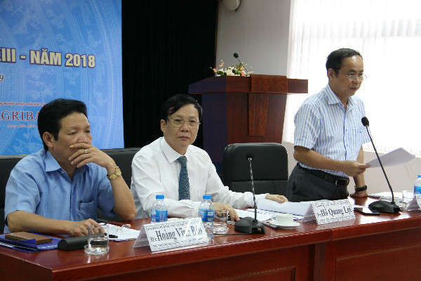 Đồng chí Trần Bá Dung (Hội Nhà báo Việt Nam) trả lời câu hỏi của phóng viên tại buổi họp báo Giải Báo chí quốc gia lần thứ XIII - năm 2018