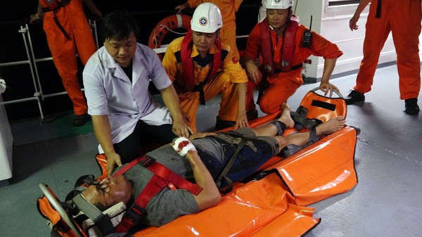 Hiện thuyền viên tên Alcarez Peter II Alesn tàu Liberia đã qua cơ nnguy kịch và đang được điều trị tại bệnh viện