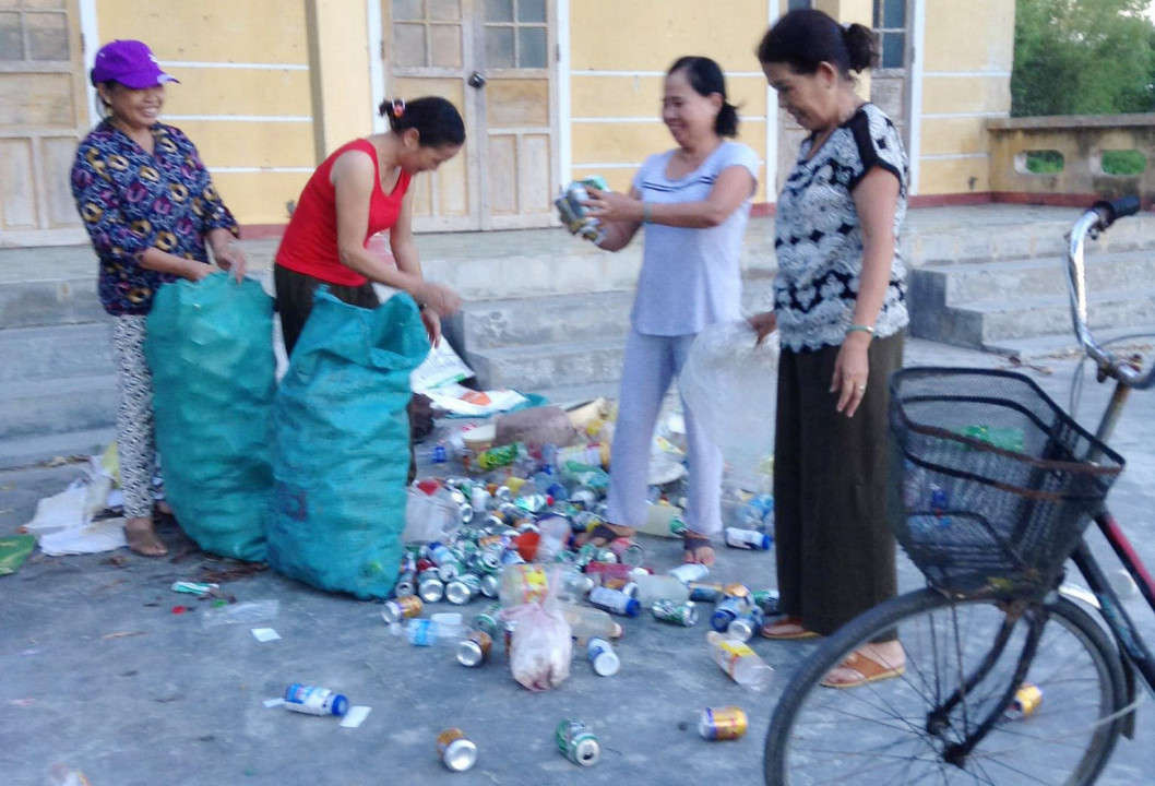 Rác thải của chi hội phụ nữ thôn Trung Kiều (xã Quảng Thái) thu gom bán phế liệu