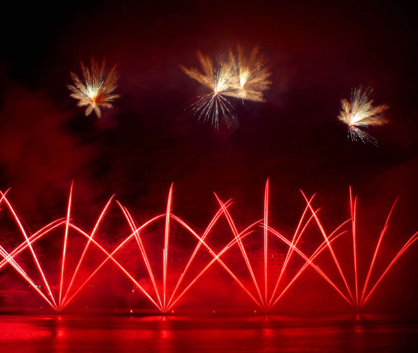 Màn trình diễn pháo hoa của đội Parente Fireworks Group - Ý (ảnh Đinh Lơ)