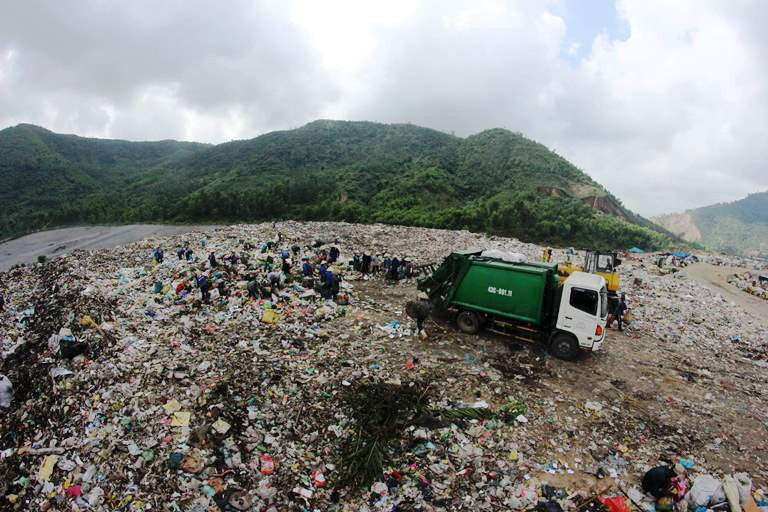 Bãi rác Khánh Sơn đang là điểm nóng ô nhiễm môi trường của TP. Đà Nẵng